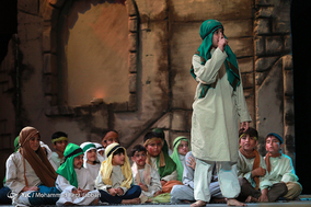 نمایش آئینی کاروان خورشید 