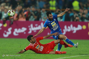 دیدار تیم‌های فوتبال پرسپولیس و استقلال - دربی 85