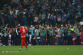 دیدار تیم‌های فوتبال پرسپولیس و استقلال - دربی 85