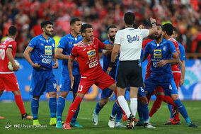 دیدار تیم‌های فوتبال پرسپولیس و استقلال - دربی 85
