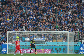 دیدار تیم‌های فوتبال پرسپولیس و استقلال - دربی 85