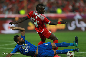 دیدار تیم‌های فوتبال پرسپولیس و استقلال - دربی 85