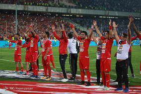 دیدار تیم‌های فوتبال پرسپولیس و استقلال - دربی 85