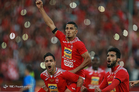 دیدار تیم‌های فوتبال پرسپولیس و استقلال - دربی 85