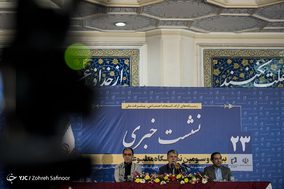 نشست خبری وزیر ارشاد در نمایشگاه مطبوعات