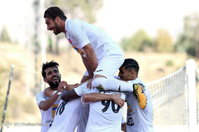 دیدار تیم‌های فوتبال سایپا و پرسپولیس