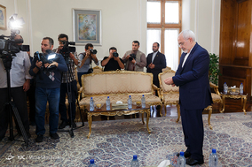تقدیم رونوشت استوارنامه سفرای کوبا و قبرس به ظریف