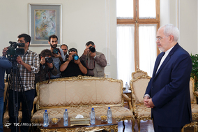 تقدیم رونوشت استوارنامه سفرای کوبا و قبرس به ظریف