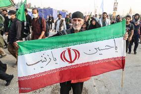 پیاده روی زائران اربعین حسینی در مسیر کربلا