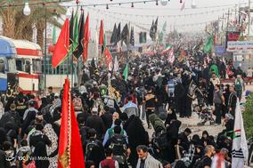 پیاده روی زائران اربعین حسینی در مسیر کربلا