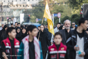 پیاده روی جاماندگان اربعین حسینی در تهران