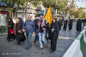 پیاده روی جاماندگان اربعین حسینی در تهران