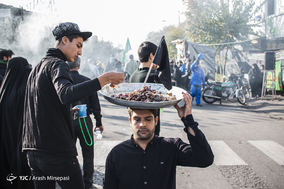 پیاده روی جاماندگان اربعین حسینی در تهران