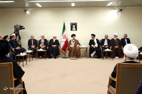 دیدار جمعی از مسئولان و فعالان فرهنگی از استانهای آذربایجان‌شرقی و قم با رهبر معظم انقلاب