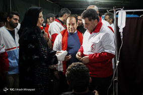 بازدید رئیس سازمان هلال احمر از مناطق زلزله زده سر پل ذهاب و بیمارستان صحرایی هلال احمر