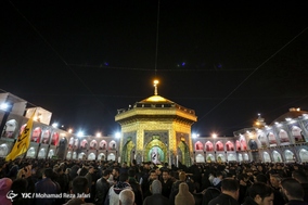 مراسم عزاداری شب شهادت امام رضا (ع)در حرم رضوی