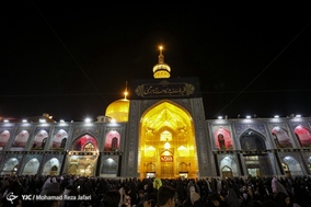 مراسم عزاداری شب شهادت امام رضا (ع)در حرم رضوی