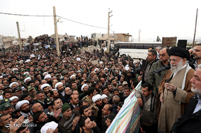 بازدید سرزده مقام معظم رهبری از مناطق زلزله‌زده استان کرمانشاه