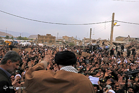 بازدید سرزده مقام معظم رهبری از مناطق زلزله‌زده استان کرمانشاه