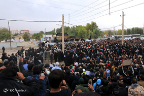 بازدید سرزده مقام معظم رهبری از مناطق زلزله‌زده استان کرمانشاه