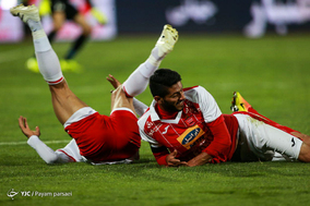 دیدار تیم‌های فوتبال پرسپولیس و پدیده