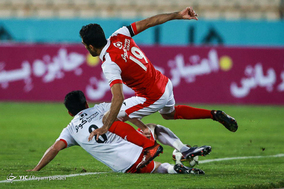 دیدار تیم‌های فوتبال پرسپولیس و پدیده