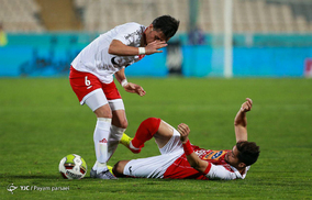 دیدار تیم‌های فوتبال پرسپولیس و پدیده