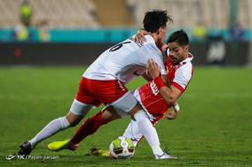 دیدار تیم‌های فوتبال پرسپولیس و پدیده