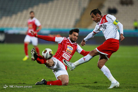 دیدار تیم‌های فوتبال پرسپولیس و پدیده