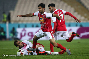 دیدار تیم‌های فوتبال پرسپولیس و پدیده