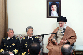 دیدار جمعی از فرماندهان و مسئولان نیروی دریایی ارتش با فرمانده معظم کل قوا