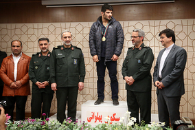 تجلیل از علیرضا کریمی قهرمان کشتی کشور