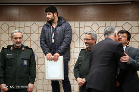تجلیل از علیرضا کریمی قهرمان کشتی کشور