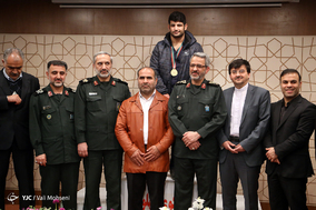 تجلیل از علیرضا کریمی قهرمان کشتی کشور