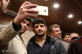 تجلیل از علیرضا کریمی قهرمان کشتی کشور