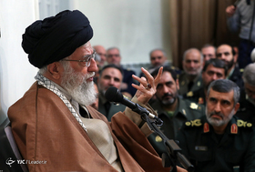 دیدار برگزیدگان جشنواره مالک اشتر با رهبر معظم انقلاب
