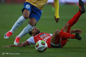 دیدار تیم های فوتبال پرسپولیس و نفت تهران
