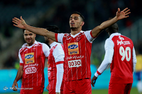 دیدار تیم های فوتبال پرسپولیس و نفت تهران