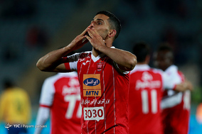 دیدار تیم های فوتبال پرسپولیس و نفت تهران