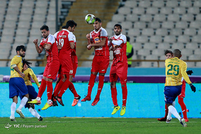 دیدار تیم های فوتبال پرسپولیس و نفت تهران