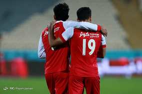 دیدار تیم های فوتبال پرسپولیس و نفت تهران
