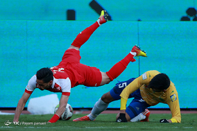 دیدار تیم های فوتبال پرسپولیس و نفت تهران