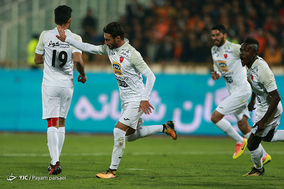 دیدار تیم های فوتبال بادران و پرسپولیس در چهارچوب جام حذفی