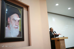 نمایش موشک بالستیک «ذوالفقار» در دانشگاه امیرکبیر