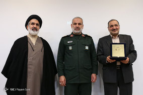 نمایش موشک بالستیک «ذوالفقار» در دانشگاه امیرکبیر