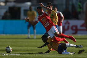 دیدار تیم های فوتبال پرسپولیس و نفت آبادان در چهارچوب جام حذفی