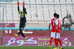 دیدار تیم های فوتبال پرسپولیس و نفت آبادان در چهارچوب جام حذفی