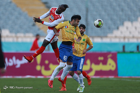 دیدار تیم های فوتبال پرسپولیس و نفت آبادان در چهارچوب جام حذفی