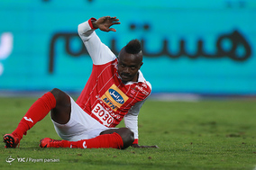 دیدار تیم های فوتبال پرسپولیس و نفت آبادان در چهارچوب جام حذفی