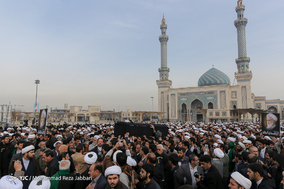 تشییع پیکر آیت الله حائری شیرازی در قم